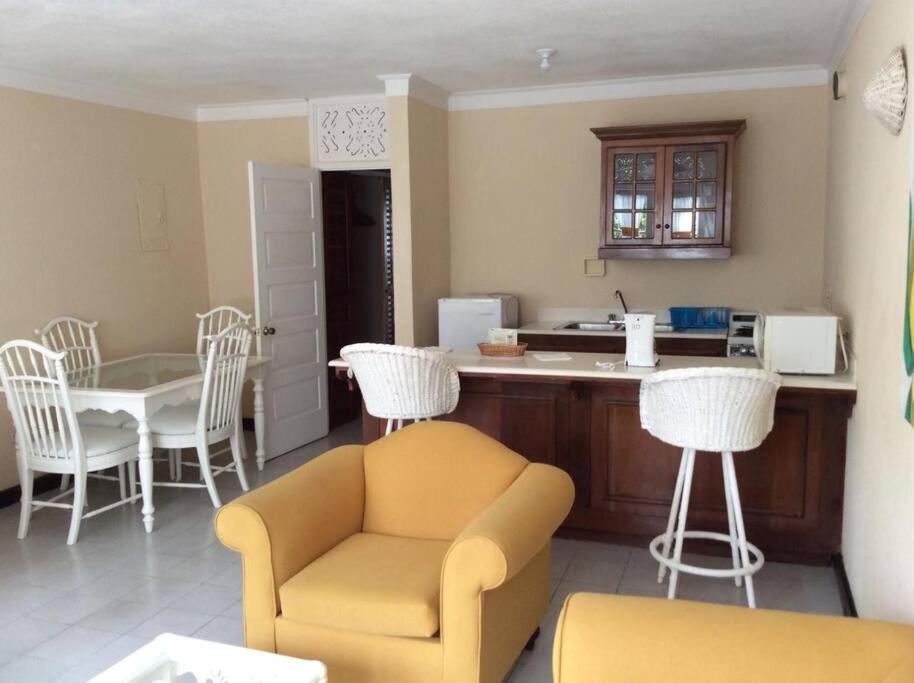 Lush Tropical Apartment Located In A 4-Star Resort Runaway Bay Eksteriør bilde
