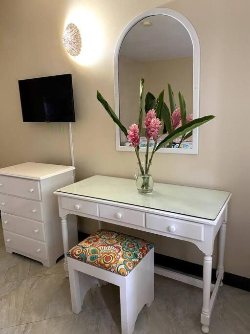 Lush Tropical Apartment Located In A 4-Star Resort Runaway Bay Eksteriør bilde