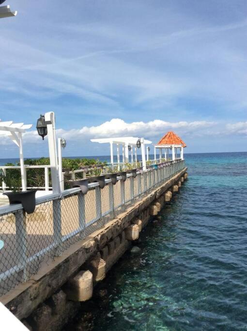 Lush Tropical Apartment Located In A 4-Star Resort Runaway Bay Eksteriør bilde