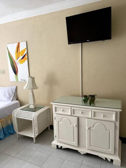 Lush Tropical Apartment Located In A 4-Star Resort Runaway Bay Eksteriør bilde