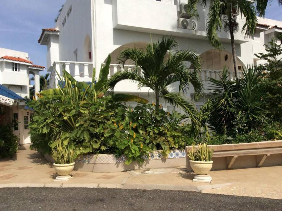 Lush Tropical Apartment Located In A 4-Star Resort Runaway Bay Eksteriør bilde