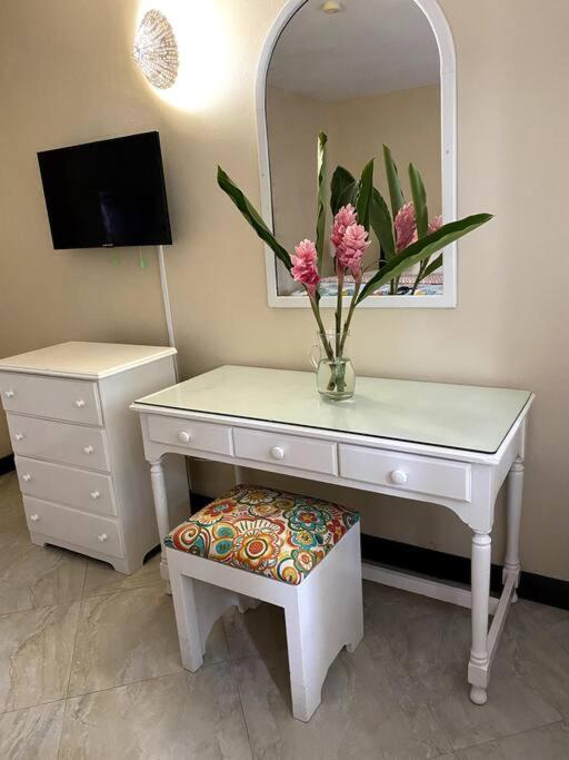 Lush Tropical Apartment Located In A 4-Star Resort Runaway Bay Eksteriør bilde