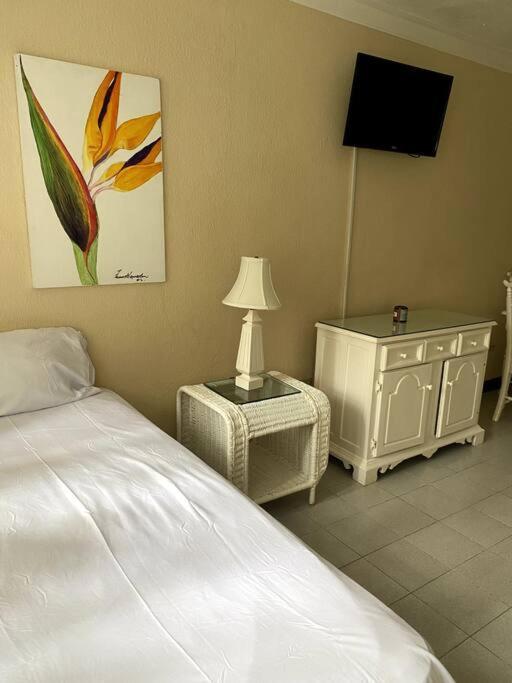 Lush Tropical Apartment Located In A 4-Star Resort Runaway Bay Eksteriør bilde
